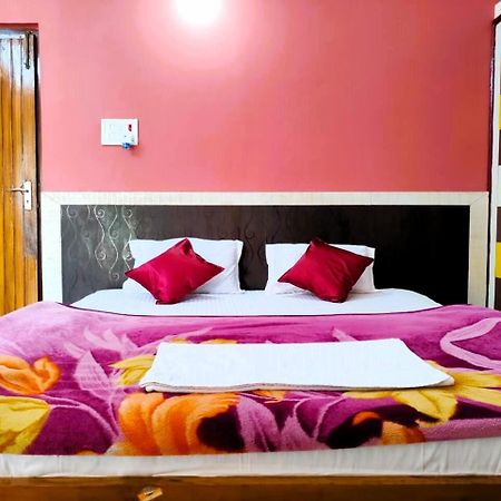 Hotel Vaishnavi Near Baba Dham Temple Деогарх Экстерьер фото