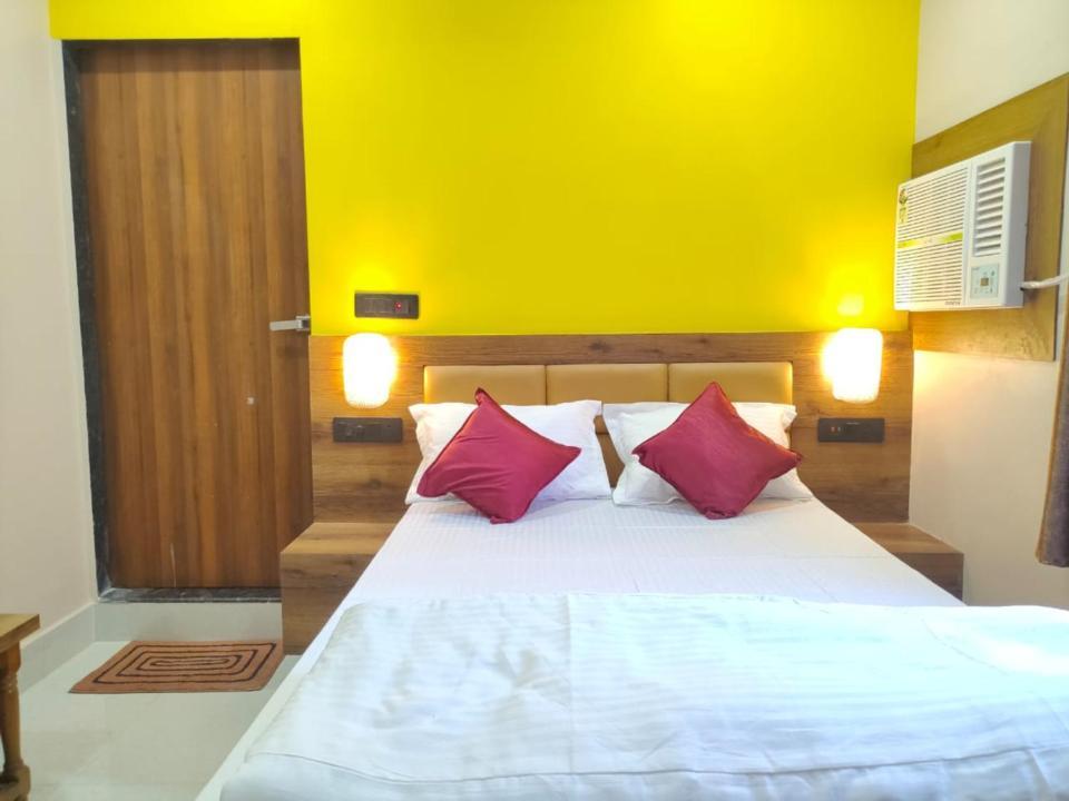 Hotel Vaishnavi Near Baba Dham Temple Деогарх Экстерьер фото