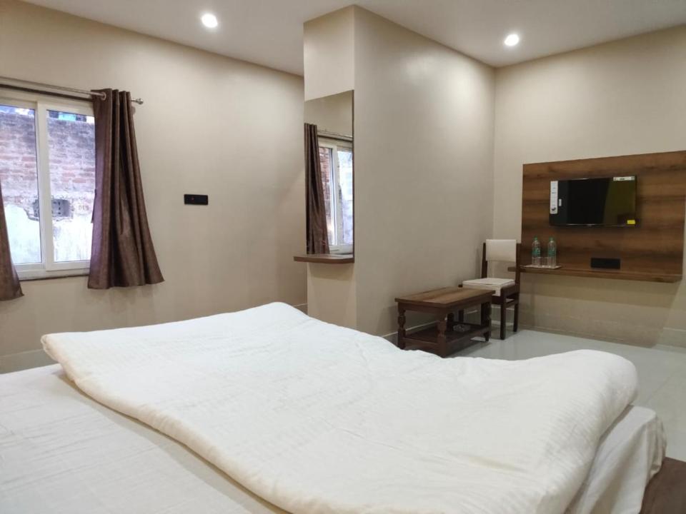 Hotel Vaishnavi Near Baba Dham Temple Деогарх Экстерьер фото