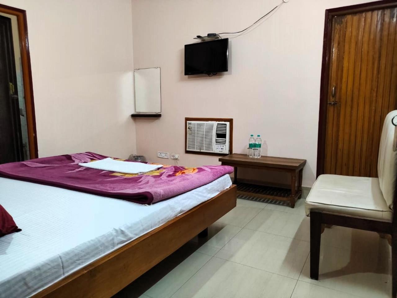 Hotel Vaishnavi Near Baba Dham Temple Деогарх Экстерьер фото