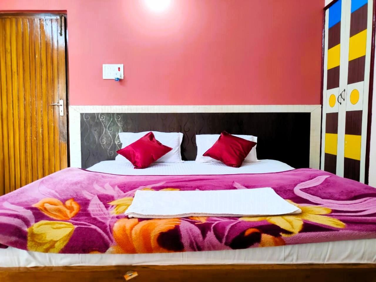 Hotel Vaishnavi Near Baba Dham Temple Деогарх Экстерьер фото