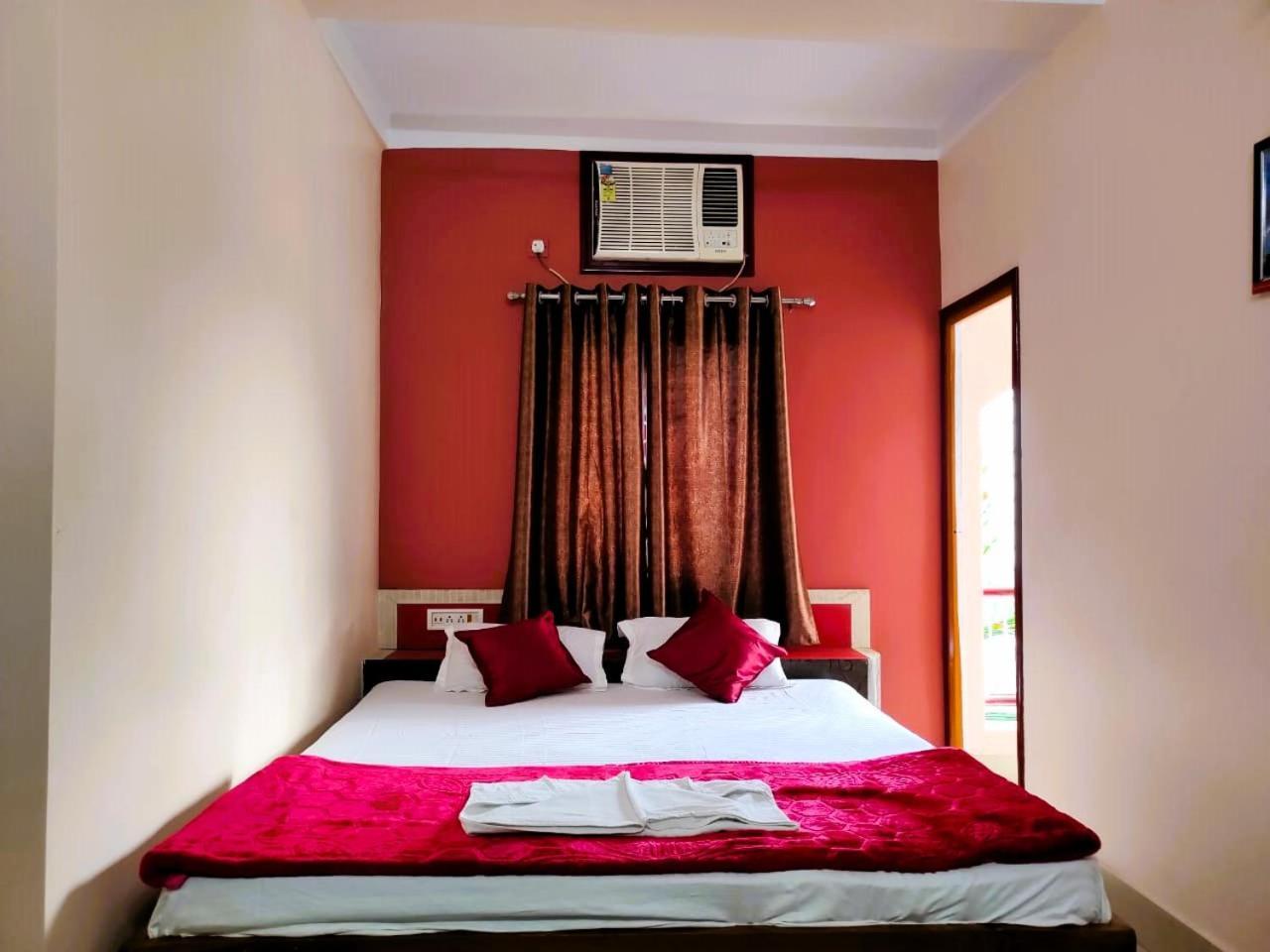 Hotel Vaishnavi Near Baba Dham Temple Деогарх Экстерьер фото