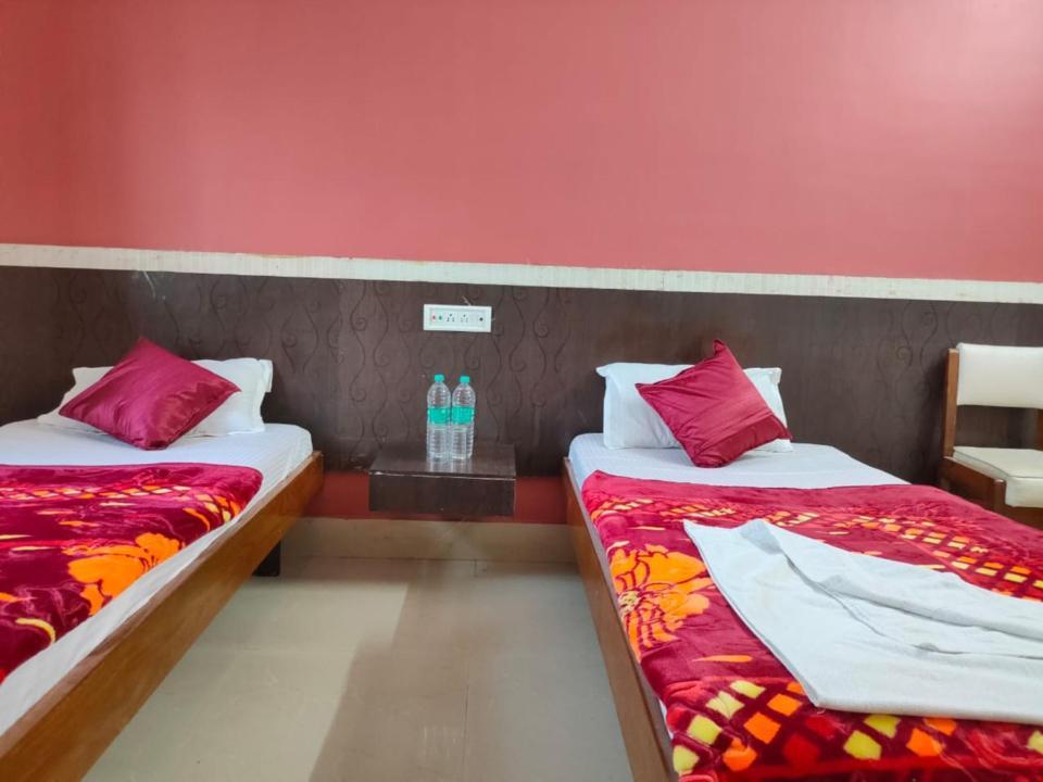 Hotel Vaishnavi Near Baba Dham Temple Деогарх Экстерьер фото