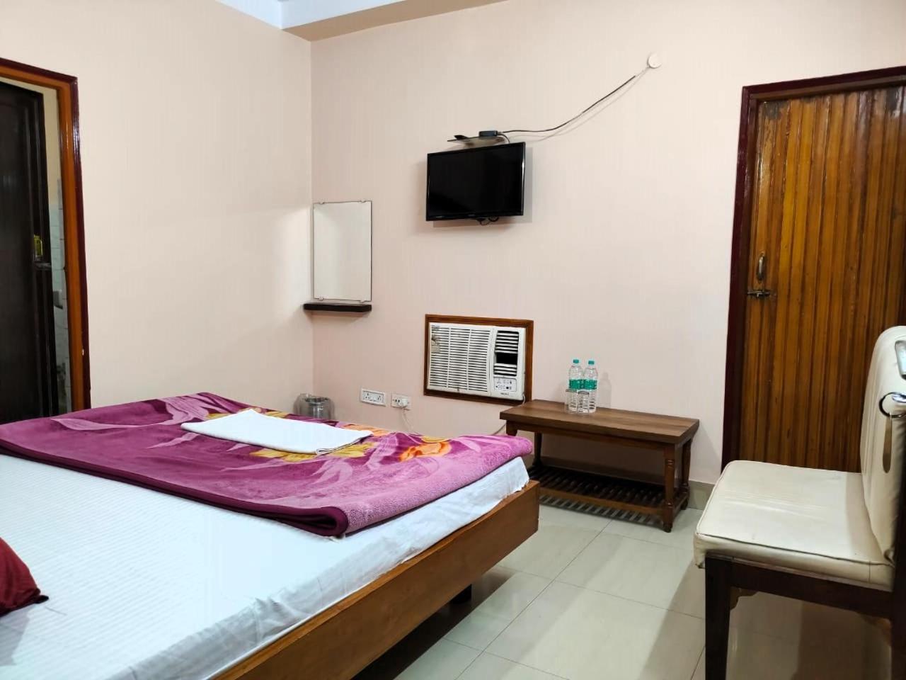 Hotel Vaishnavi Near Baba Dham Temple Деогарх Экстерьер фото